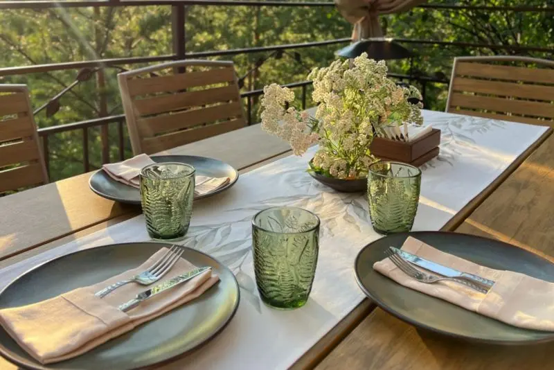 Стильная сервировка стола Стильная сервировка стола изображение